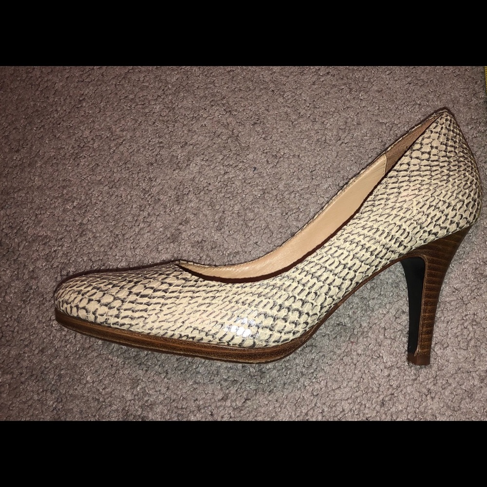 Cole Haan pump Nike Air technology support